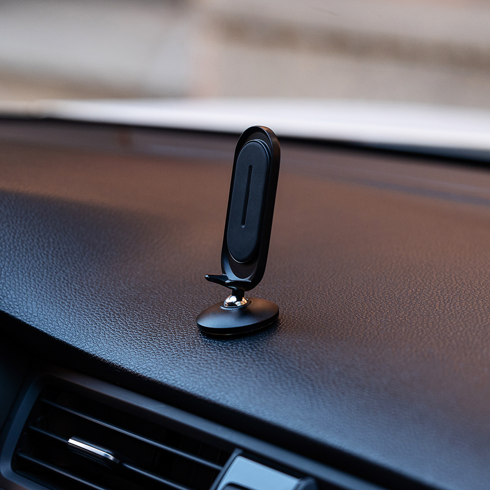 Удобный держатель телефона в машину на стекло или панель.