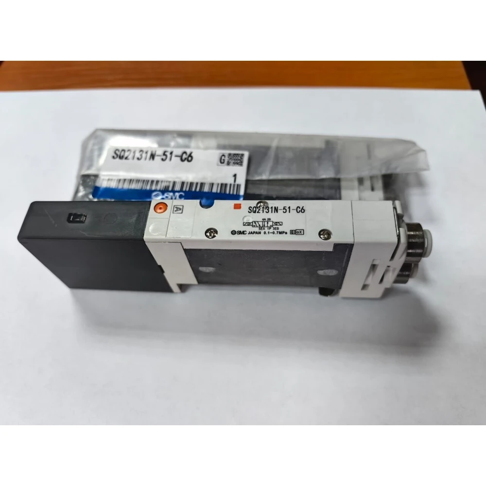 Пневмораспределитель SQ2131N-51-C6 (SMC) 24VDC 5-линейный бистабильный с плагин разъёмом