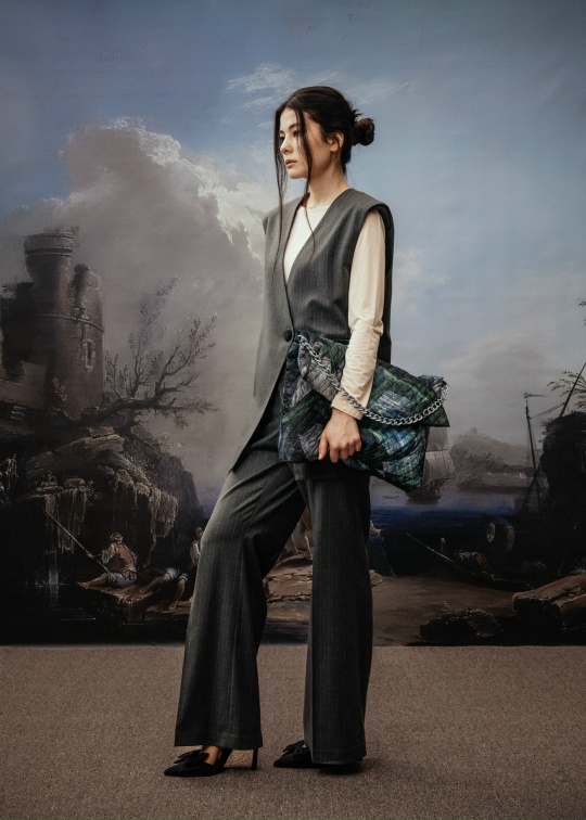 Жилет с разрезами - фото 4