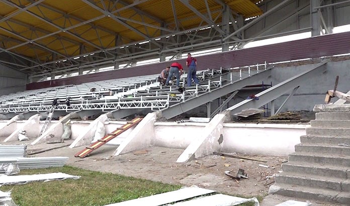 Реконструкция стадиона Горняк в поселке Бачатский, июль 2019