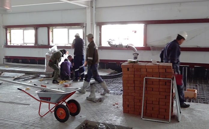 Строительство ледового дворца спорта в поселке Бачатский, июль 2019