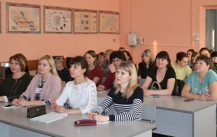 Женский форум в Кузбассе. Работа площадок в Белово. Принудительно собрали 4000 женщин