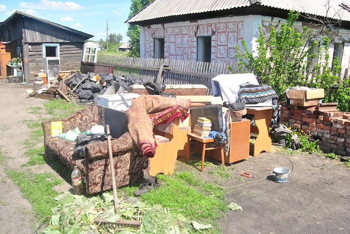 Фотографии последствий землетрясения в поселке Старобачаты, июнь 2013 г