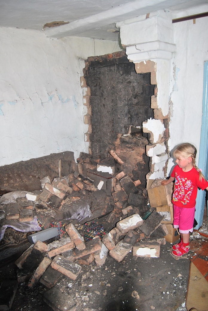 Фотографии последствий землетрясения в поселке Старобачаты, июнь 2013 г