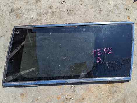 Купить Стекло собачника для Nissan Elgrand