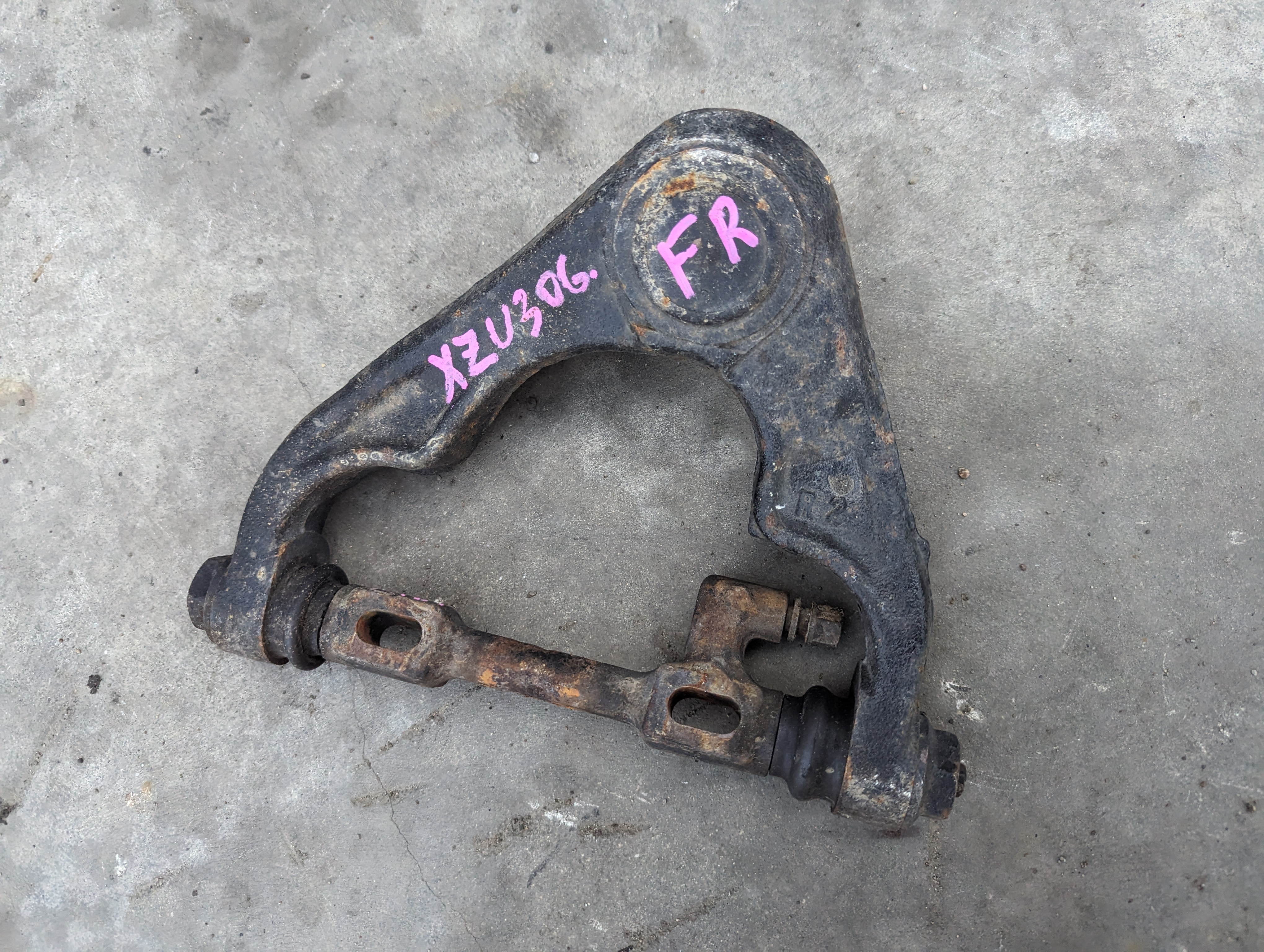 Рычаги нижние toyota dyna. Рычаг тойота дюна. Dyna 2001 ly220. Рычаг тойота дюна. Рычаг тойота дюна.