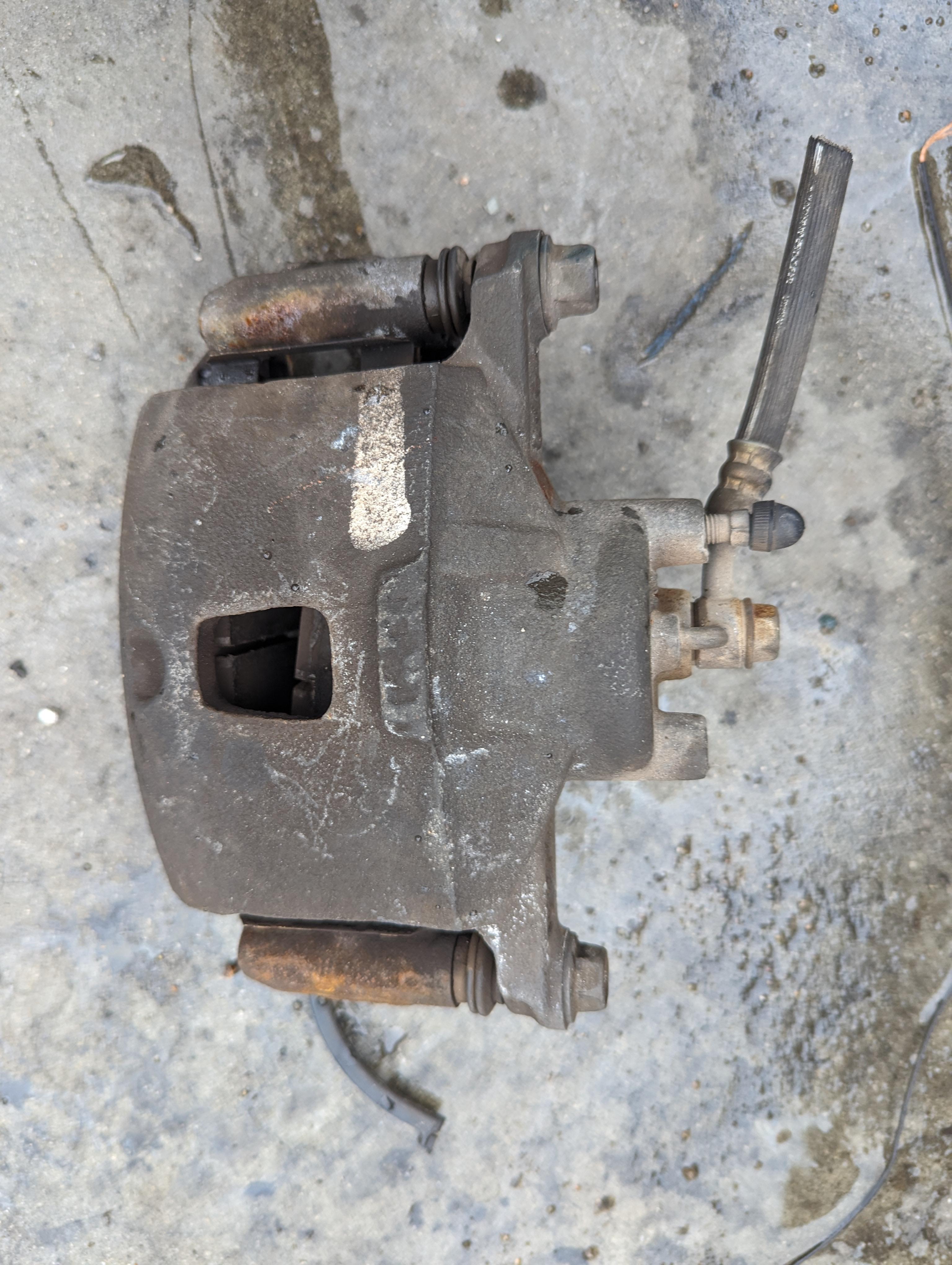 Суппортов тиида. Суппортов тиида. Суппорт ниссан тиида. Ниссан ноут суппорт передний. Суппортов тиида.