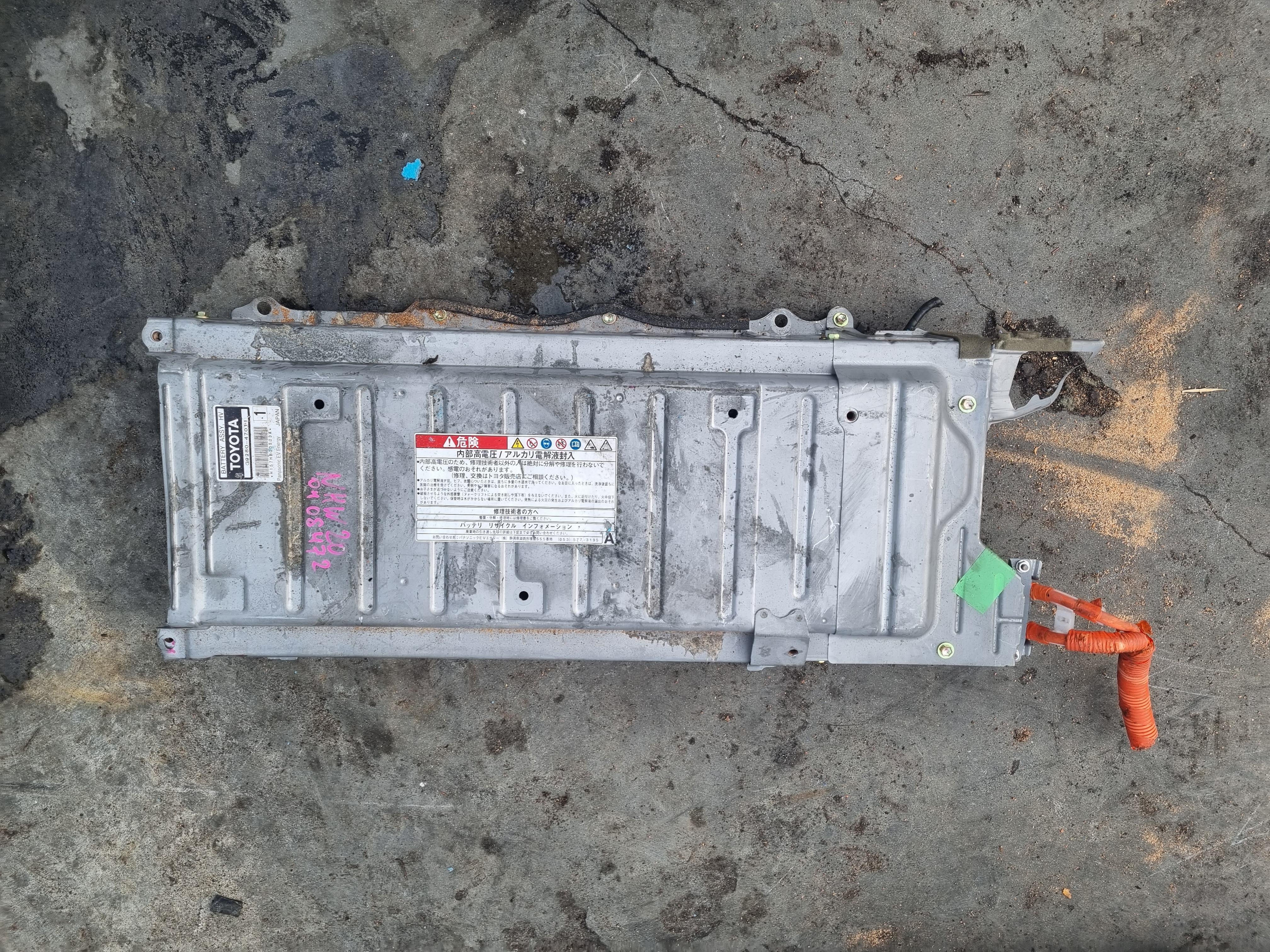 Тойота приус батарея ввб. Батарея приус 30. Приус 30 кузов батарея. We hybrid batteries. Приус 30 кузов батарея.