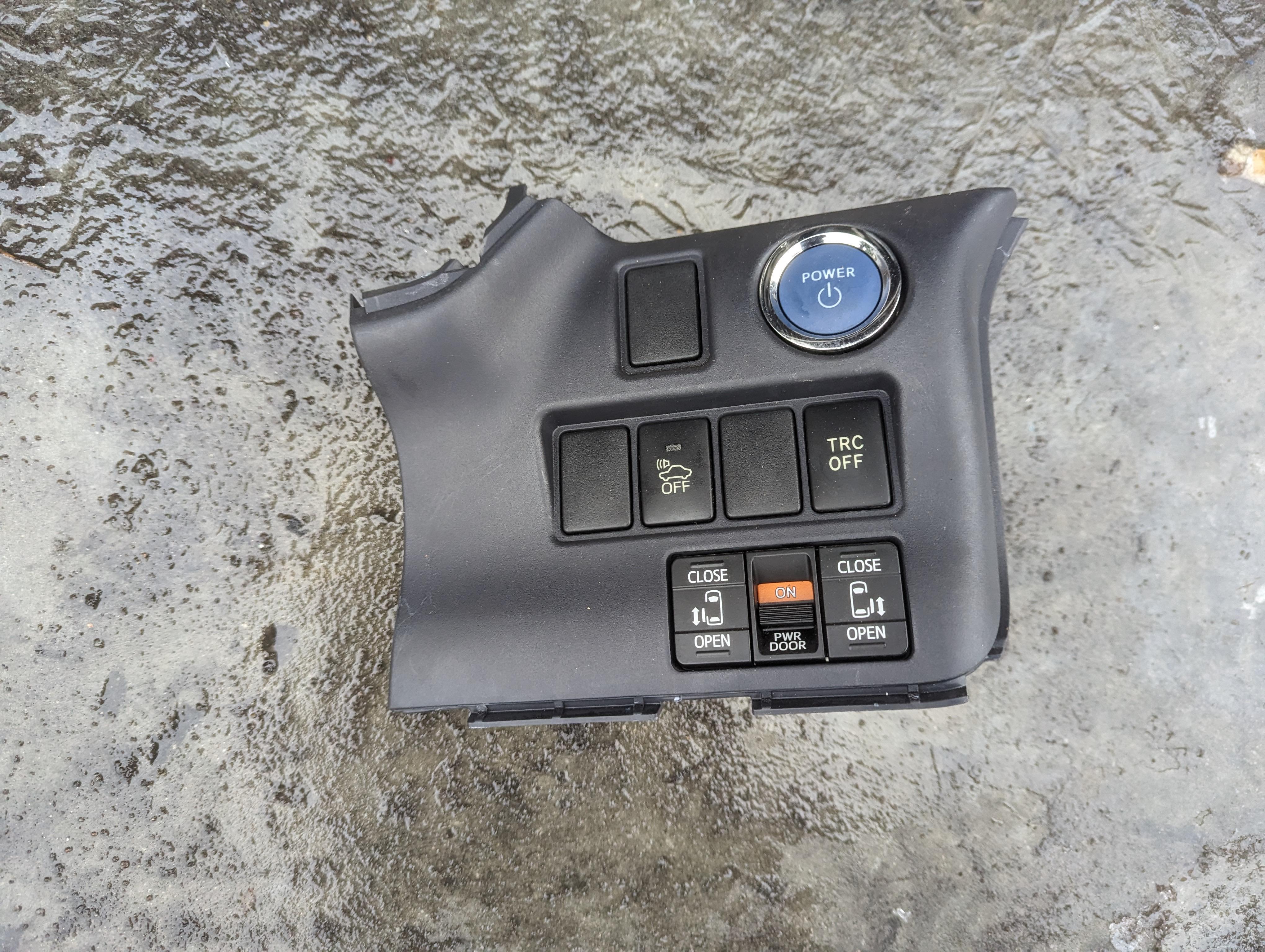 8433289110 Кнопка аварийной сигнализации Toyota HiLux 5 N80 N90 N100 N110 1988-1