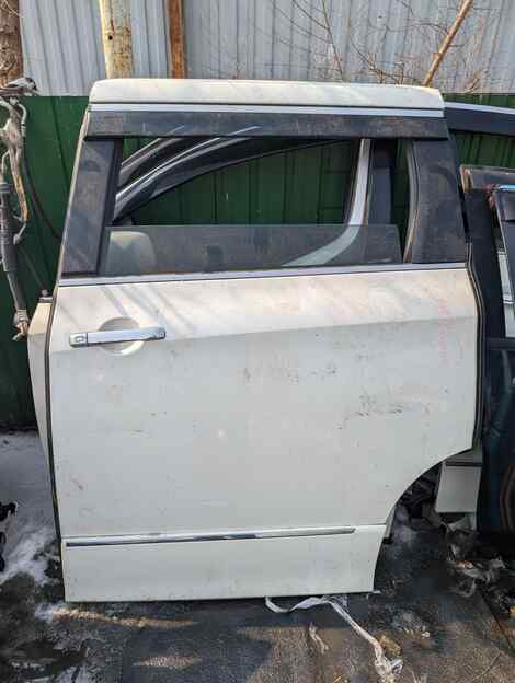 Купить Дверь для Nissan Elgrand