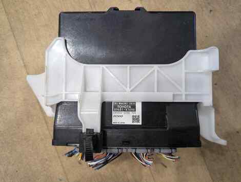 Купить Электронный блок для Toyota Prius