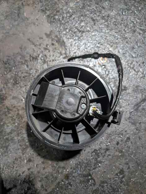 Купить Мотор печки для Nissan Leaf