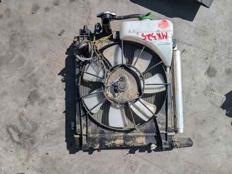 Купить Радиатор охлаждения для Suzuki Spacia