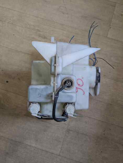 Купить Бачок стеклоомывателя для Nissan Caravan Elgrand