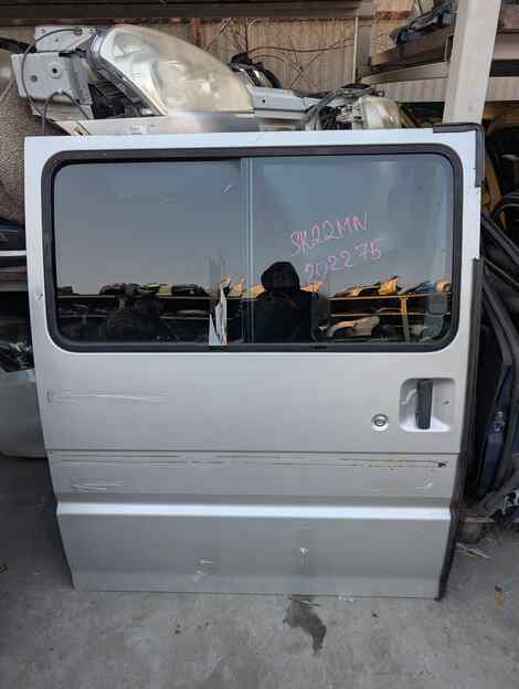 Купить Дверь для Nissan Vanette