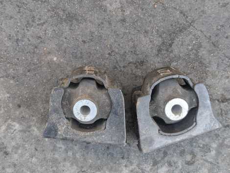 Подушка двигателя