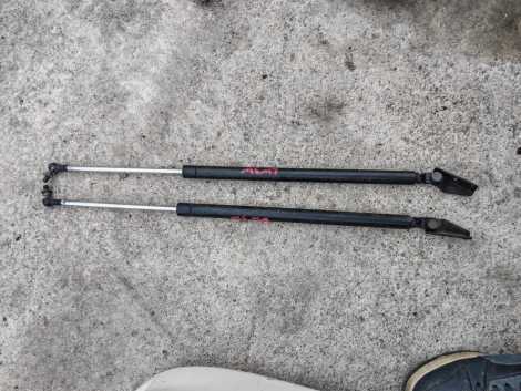 Амортизатор задней двери