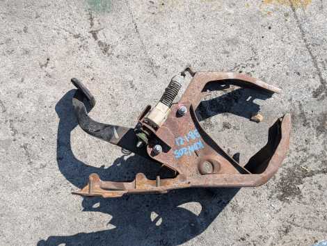 Педаль тормоза