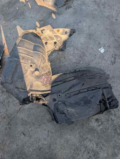 Купить Подкрылок для Nissan Leaf