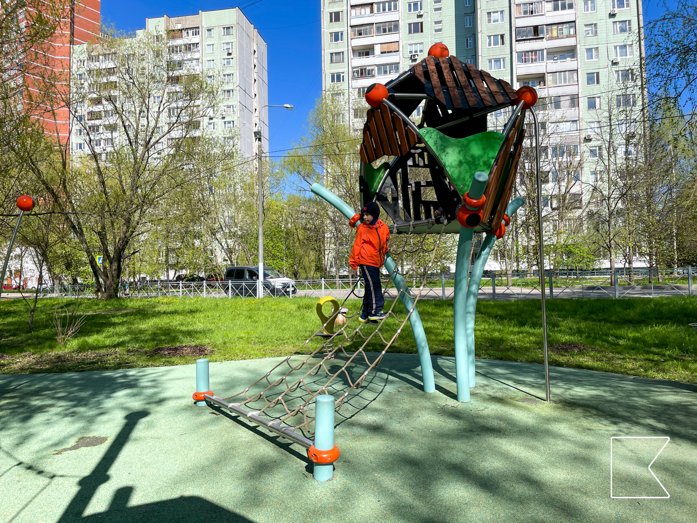 Площадка с подвесным мостом — в сквере по Олонецкому проезду, Москва 🇷🇺, фото 2