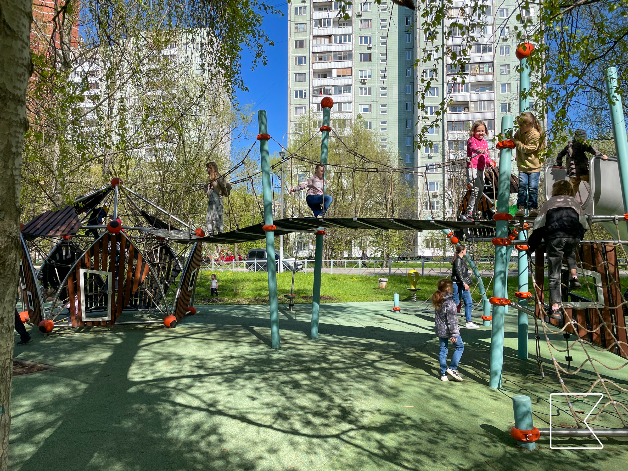 Площадка с подвесным мостом — в сквере по Олонецкому проезду, Москва 🇷🇺, фото 1