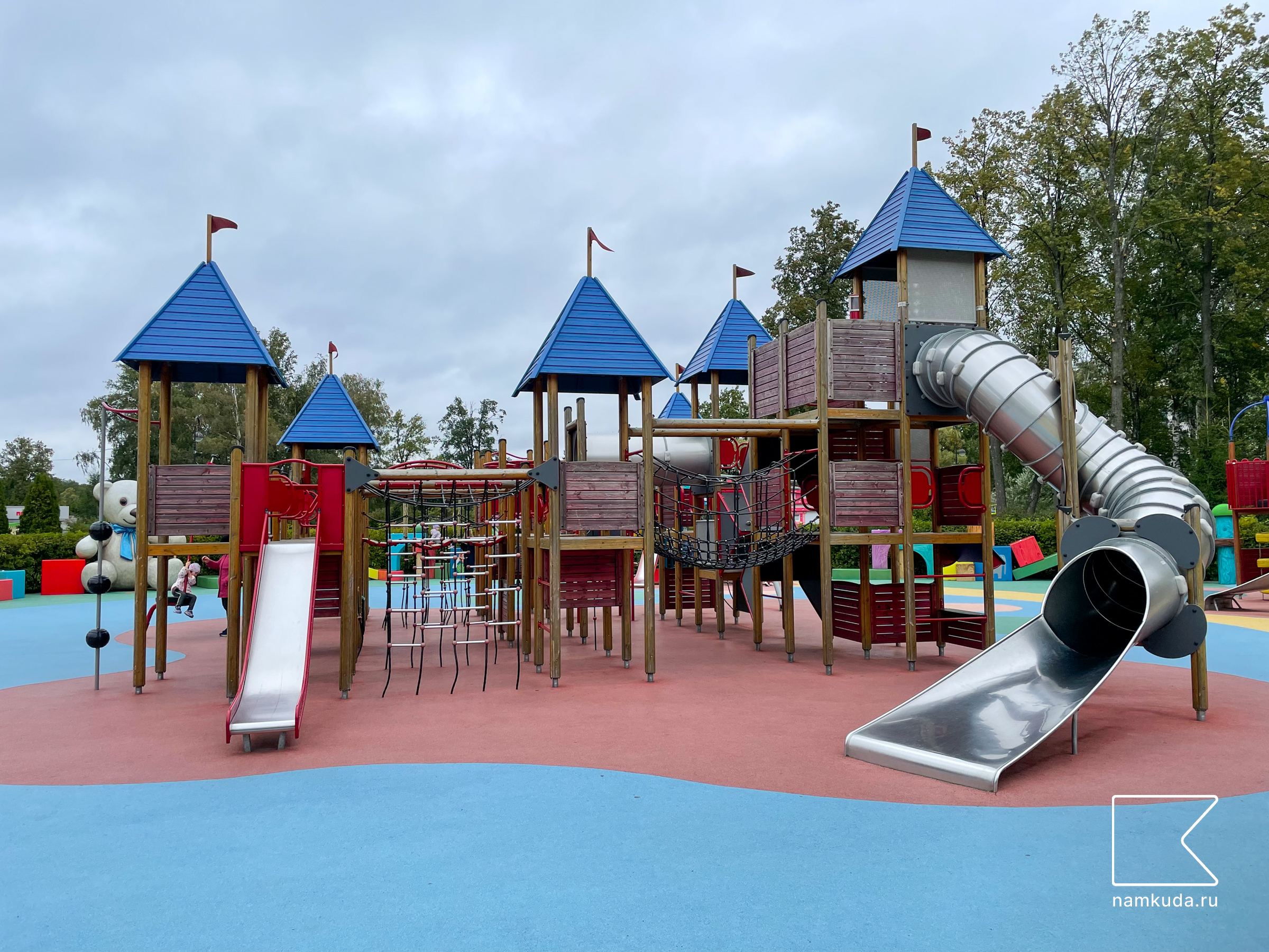 Игровая площадка — в парке аттракционов Диво остров в СПб 🇷🇺 — Намкуда