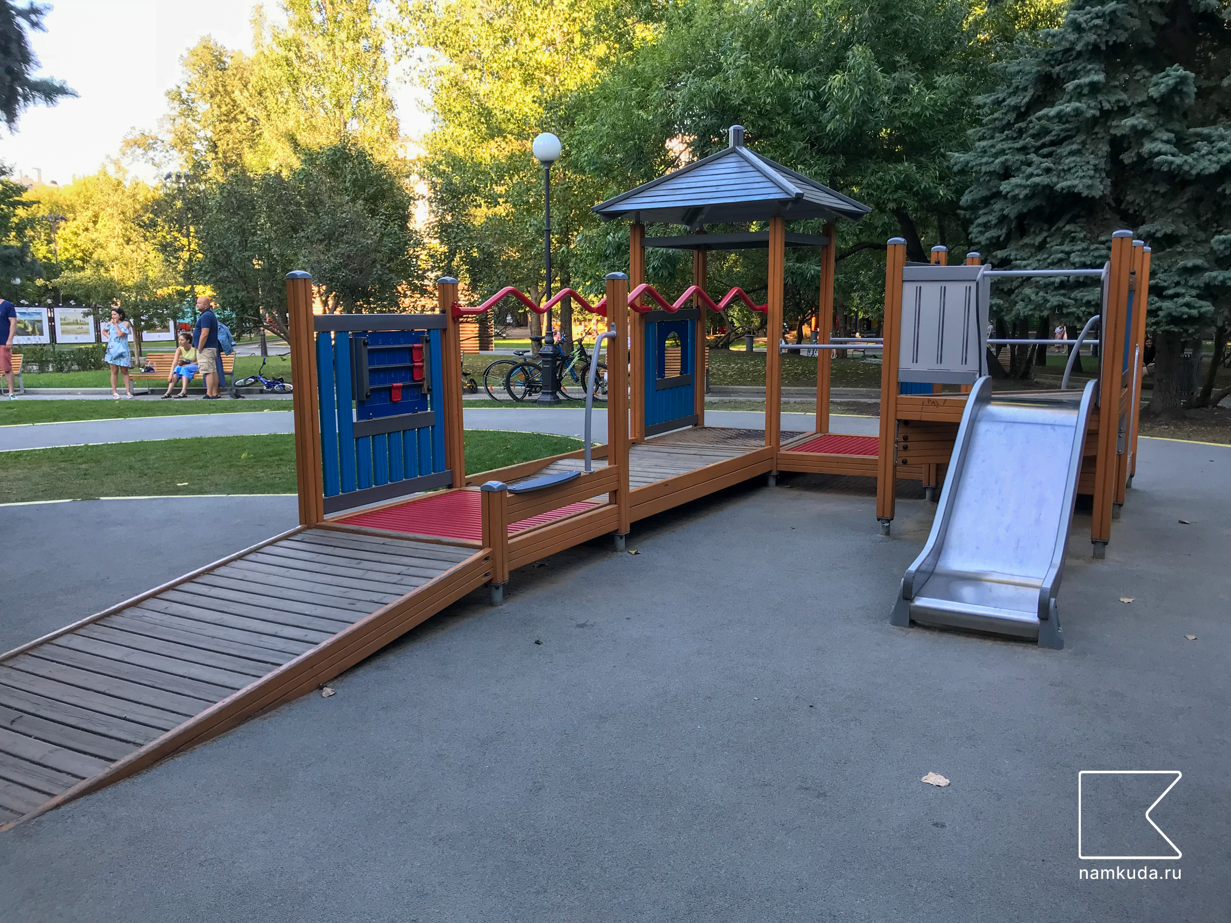 Площадка с паровозиком — в саду имени Баумана, Москва 🇷🇺, фото 4