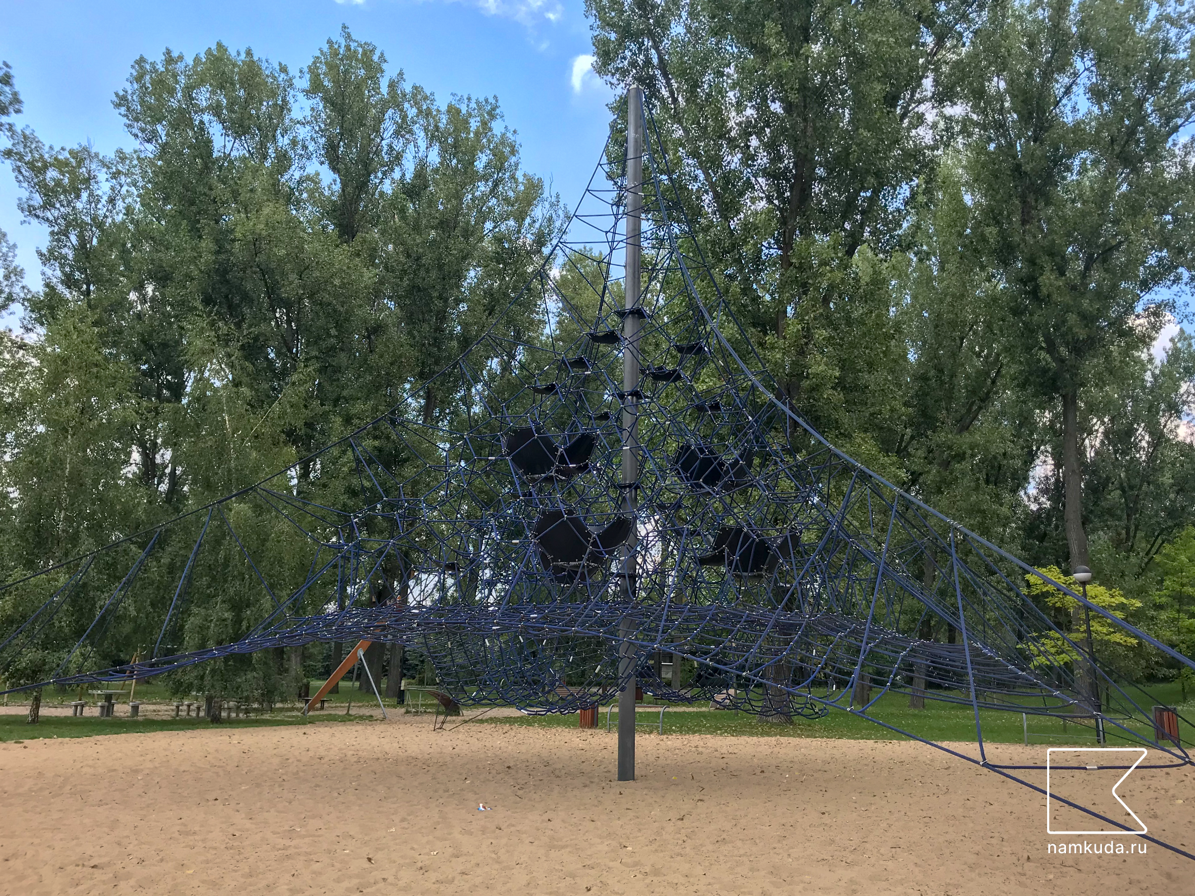 Площадка огромным сеточным комплексом — в парке Кемпы Потоцкой, Варшава, Польша 🇵🇱, фото 1