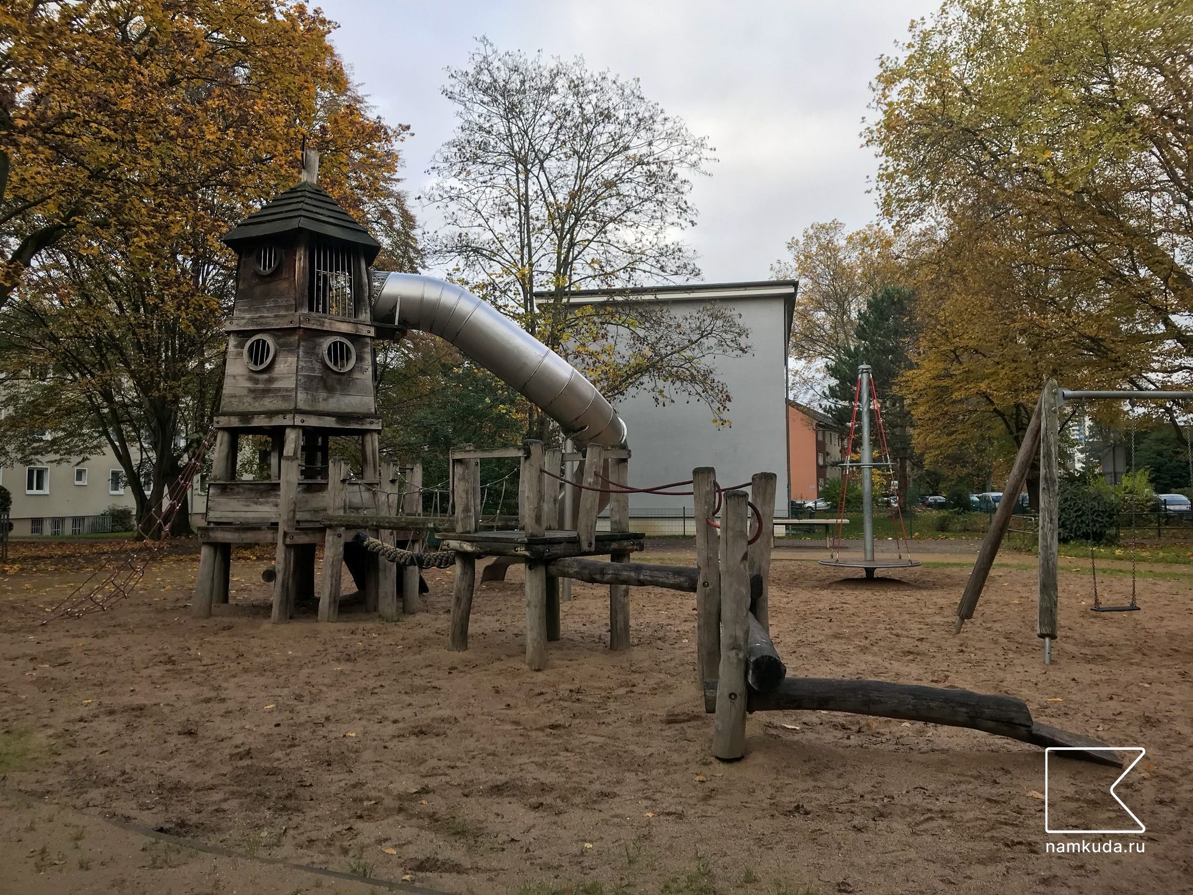 Старая деревянная площадка — в Кёльне,  Германия 🇩🇪, фото 7