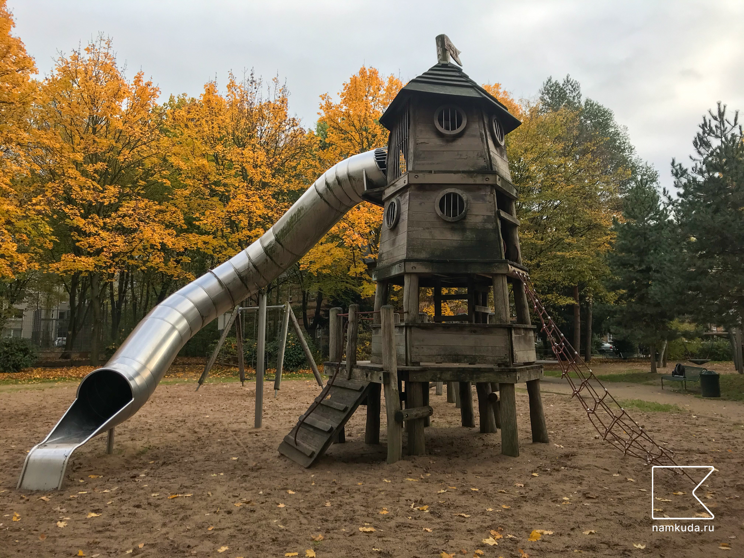 Старая деревянная площадка — в Кёльне,  Германия 🇩🇪, фото 1
