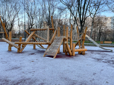 Деревянная площадка с качелей-маятником, миниатюра фото 2