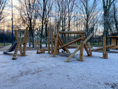 Деревянная площадка с качелей-маятником, миниатюра фото 3