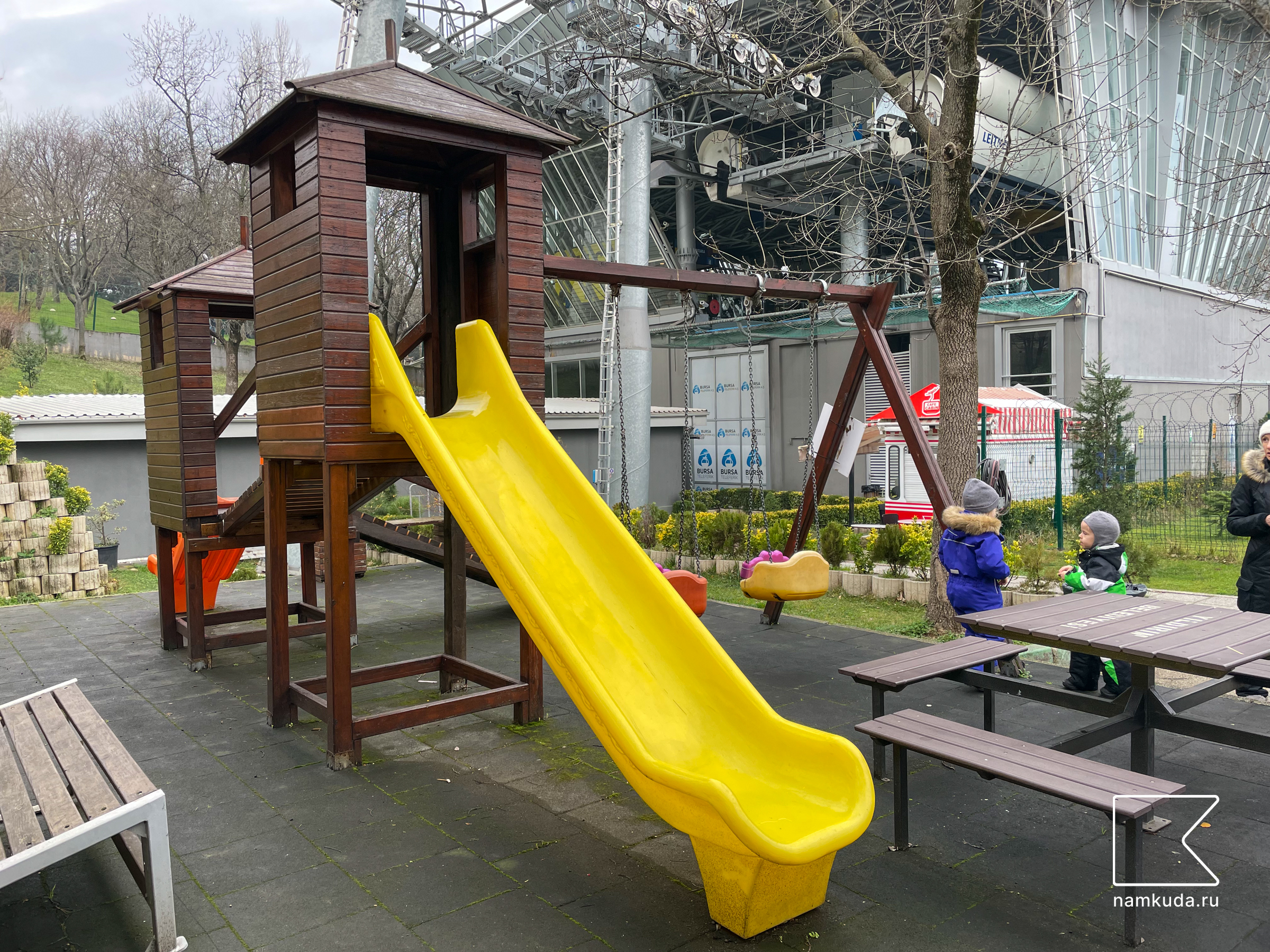Площадка у фуникулёра — в Бурсе, Турция 🇹🇷, фото 2