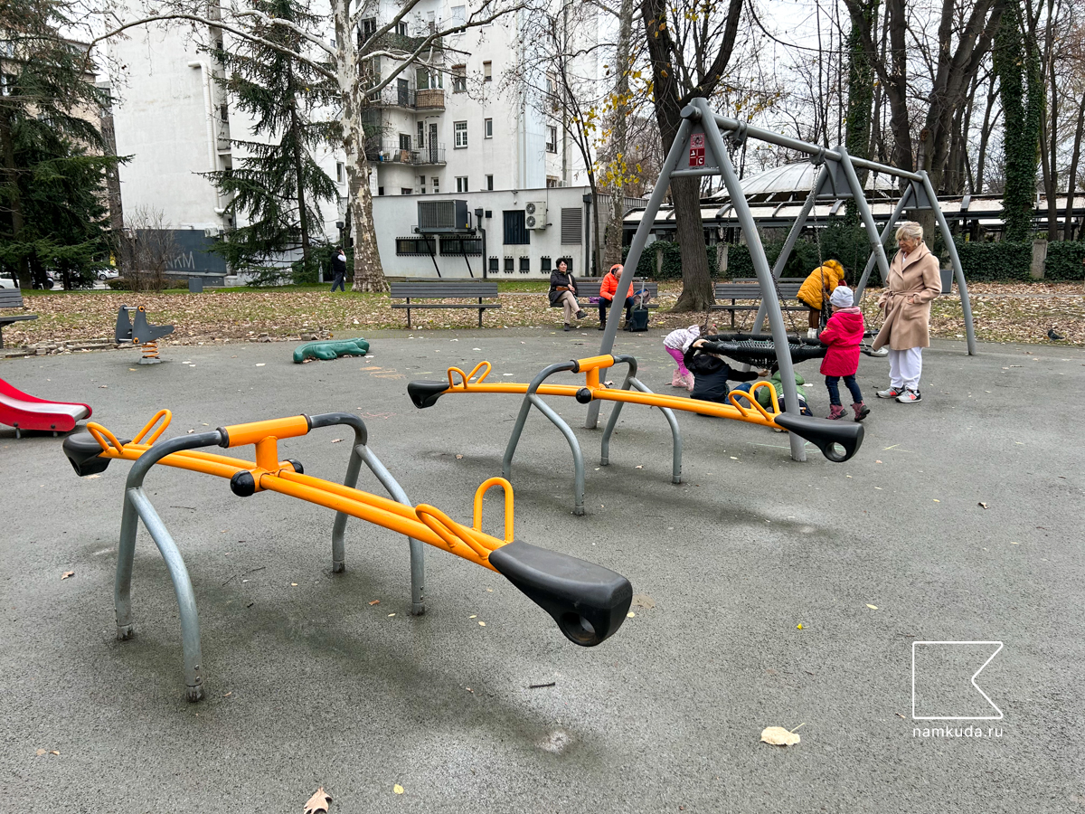 Игровая площадка — в парке Ташмайдан, Белград, Сербия 🇷🇸, фото 6