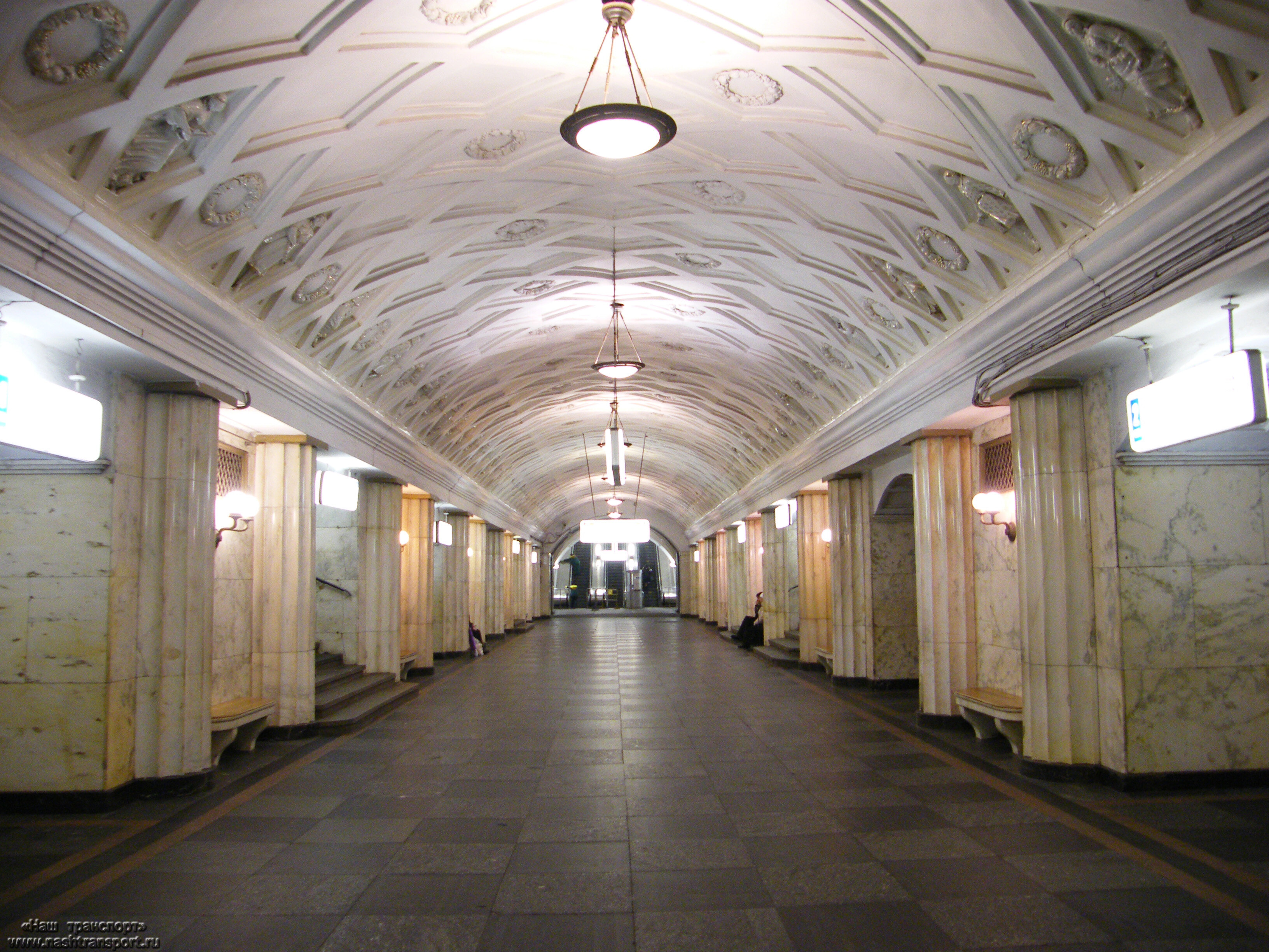 Станция метро театральная москва фото
