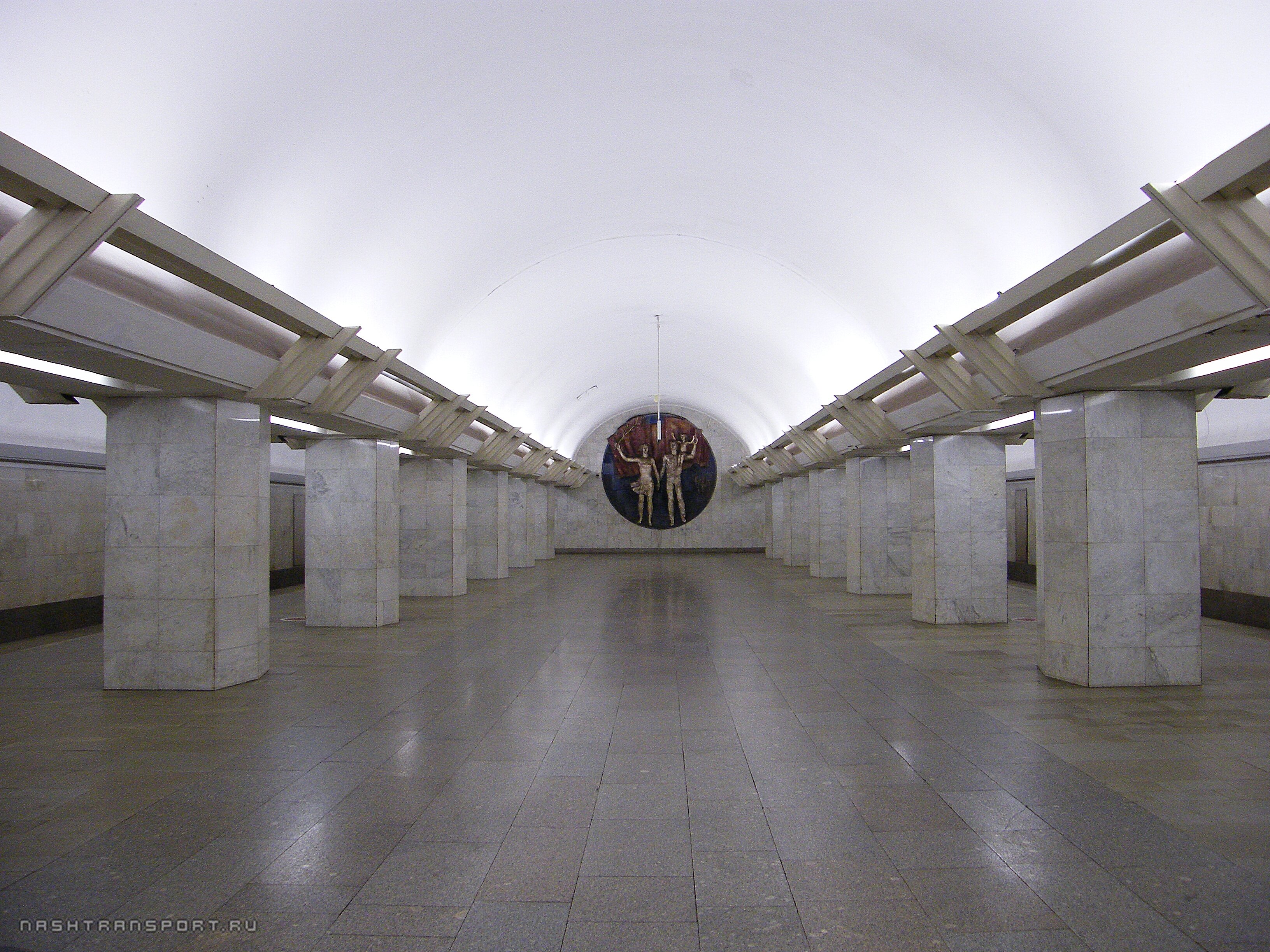 Метро полянка. Станция метро Полянка. Станция Полянка Москва. Станция метро Полянка Москва. Станция метро Полянка платформа.