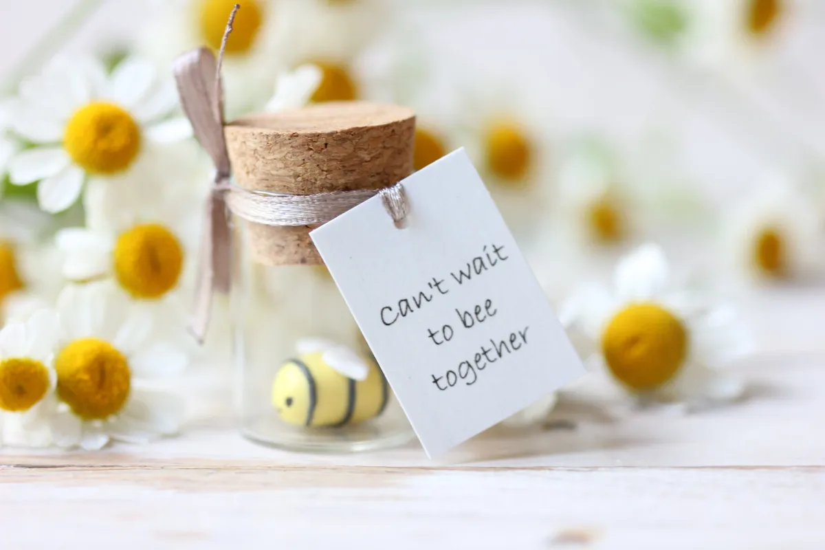 Buzzing Sentiments Personalized Glass Bottle with Cute Bee Boyfriend Girlfriend Customizable Gift Family Reunion Favors Charming Keepsake