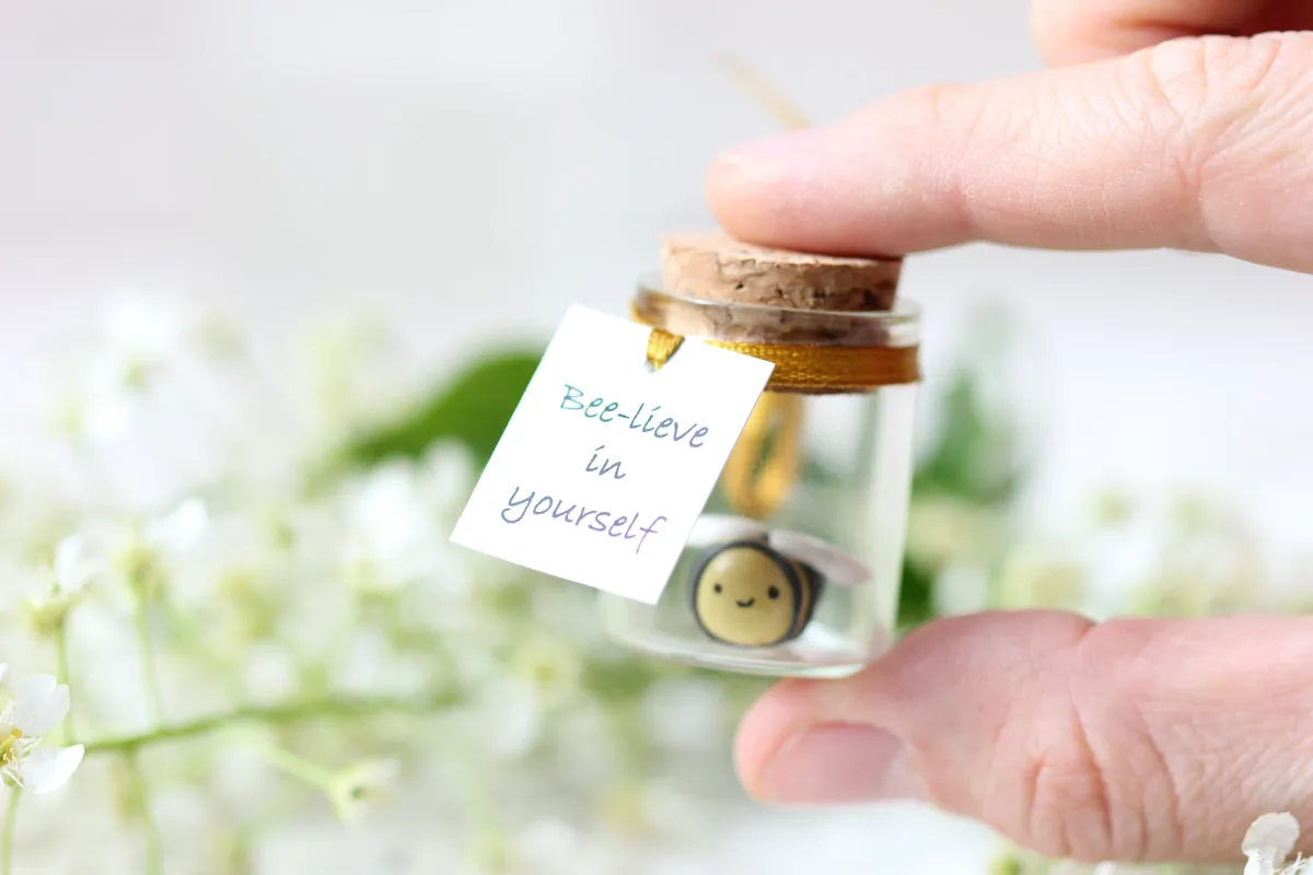 Buzzing Sentiments Personalized Glass Bottle with Cute Bee Boyfriend Girlfriend Customizable Gift Family Reunion Favors Charming Keepsake 5