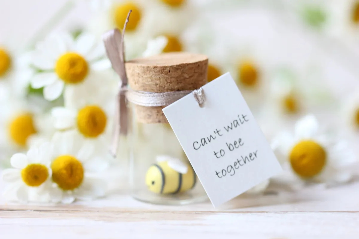 Buzzing Sentiments Personalized Glass Bottle with Cute Bee Boyfriend Girlfriend Customizable Gift Family Reunion Favors Charming Keepsake 7