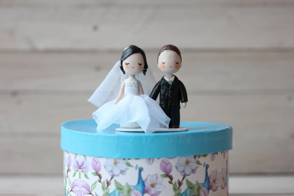 Custom Wedding Figurines For Cake, Personalised Cake Toppers, Wedding Couple Statue, Hand-made Couple Figurine, Nice Looking Bride and Groom 2