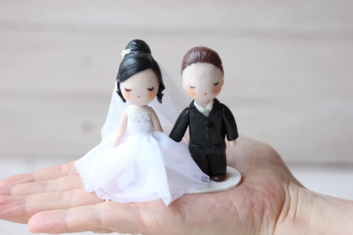 Custom Wedding Figurines For Cake, Personalised Cake Toppers, Wedding Couple Statue, Hand-made Couple Figurine, Nice Looking Bride and Groom 3