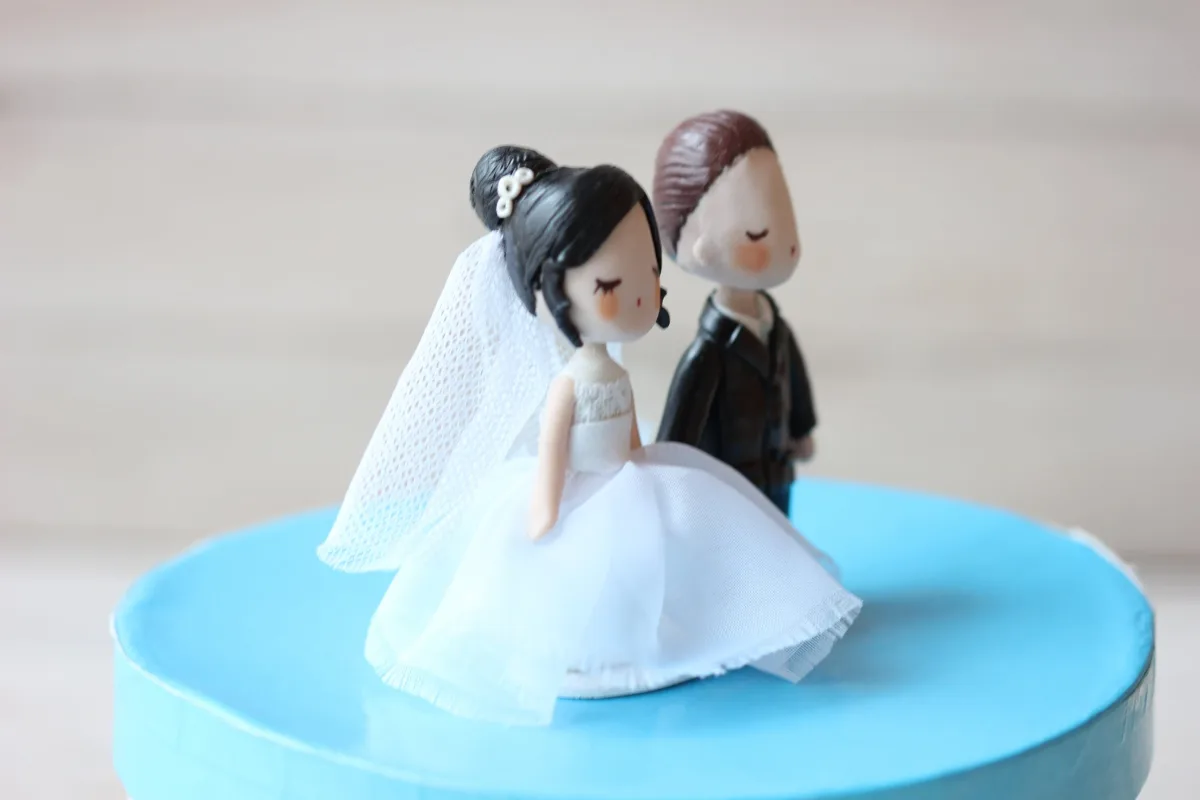 Custom Wedding Figurines For Cake, Personalised Cake Toppers, Wedding Couple Statue, Hand-made Couple Figurine, Nice Looking Bride and Groom 6