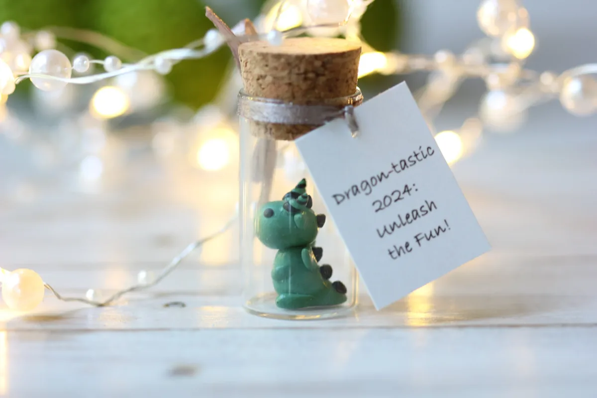 Magical Dragon in a Glass Bottle Green Serenity Personalized New Year Christmas Gift for Friends Colleagues Family Reunion Party Favors 3