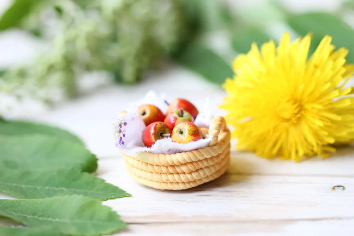 Apples Fruits 1/12 Miniature Food For Dolls, Dollhouse 8 Pcs in the Basket 7
