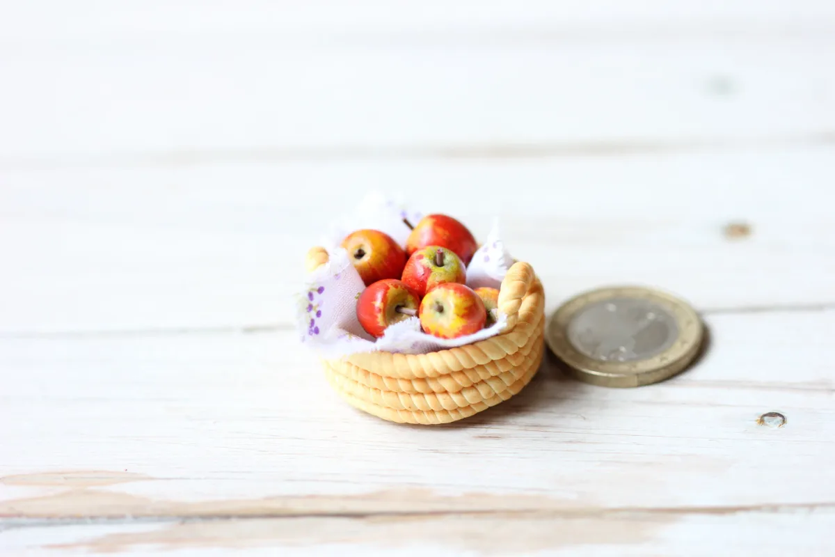 Apples Fruits 1/12 Miniature Food For Dolls, Dollhouse 8 Pcs in the Basket 8
