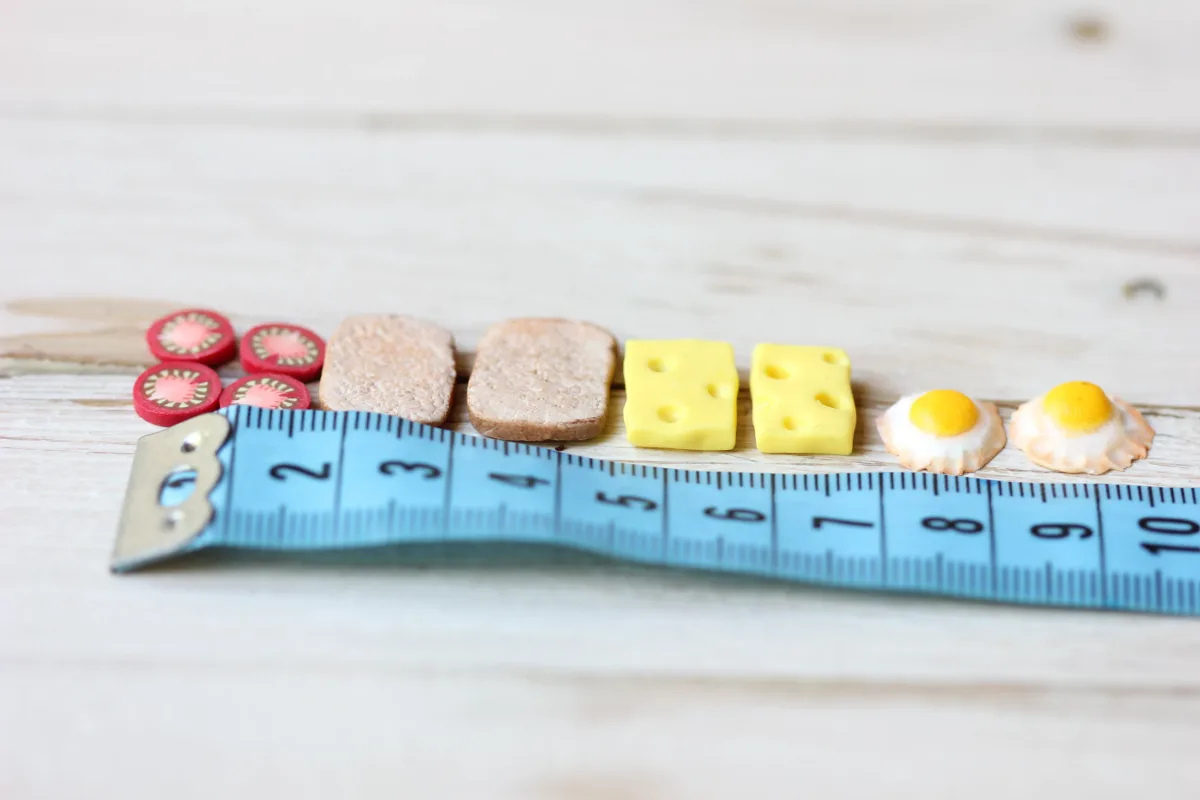 Breakfast set 1/12 Scale Dollhouse Miniature Food Lot 10 pc Toast Bread Eggs Cheese Tomatoes 7