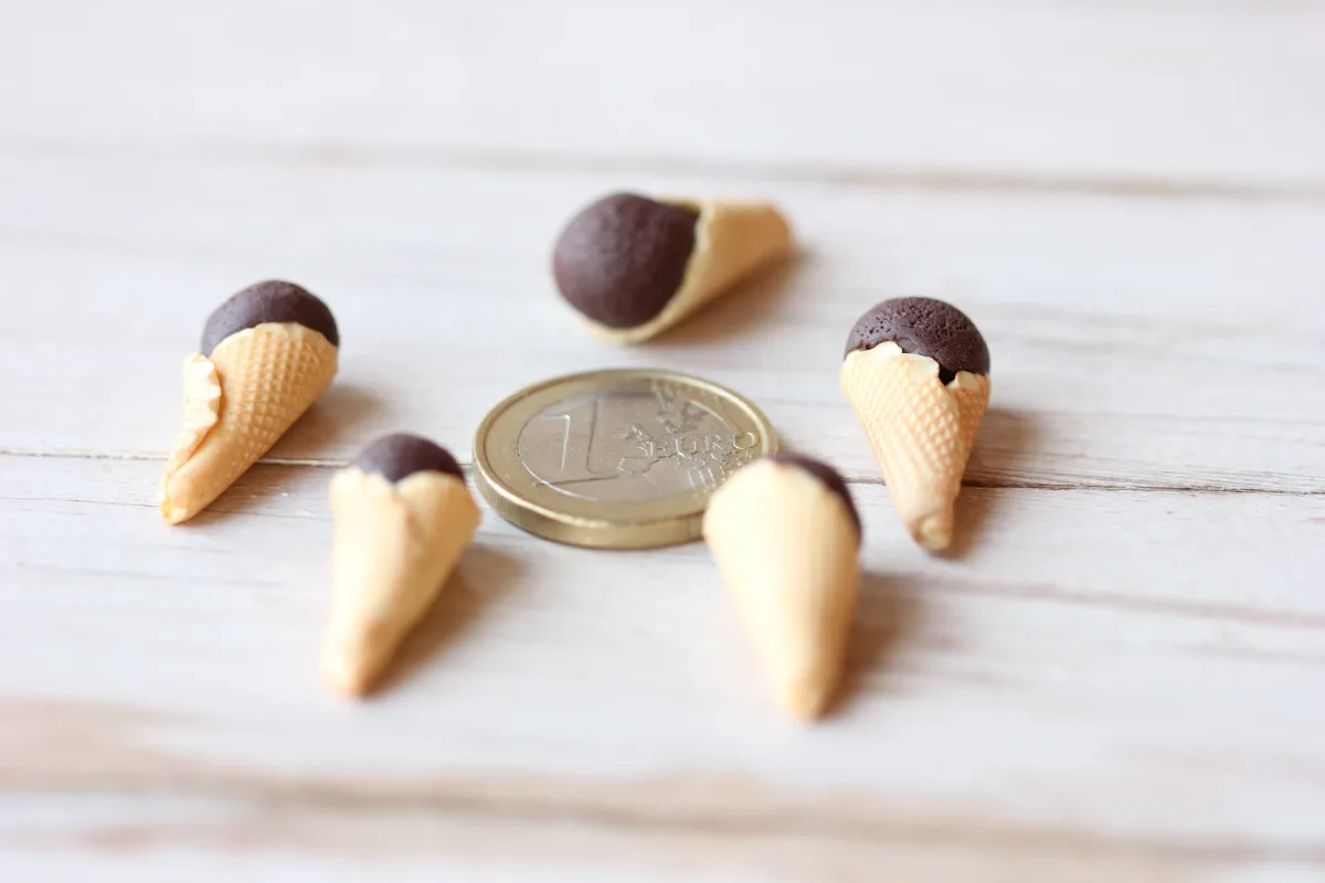 Handcrafted Polymer Clay Miniature Ice Cream Cones Chocolate Raspberries Vanilla Ice Cream Dollhouse Miniature Play Food 1:6 Montessori Toys 4