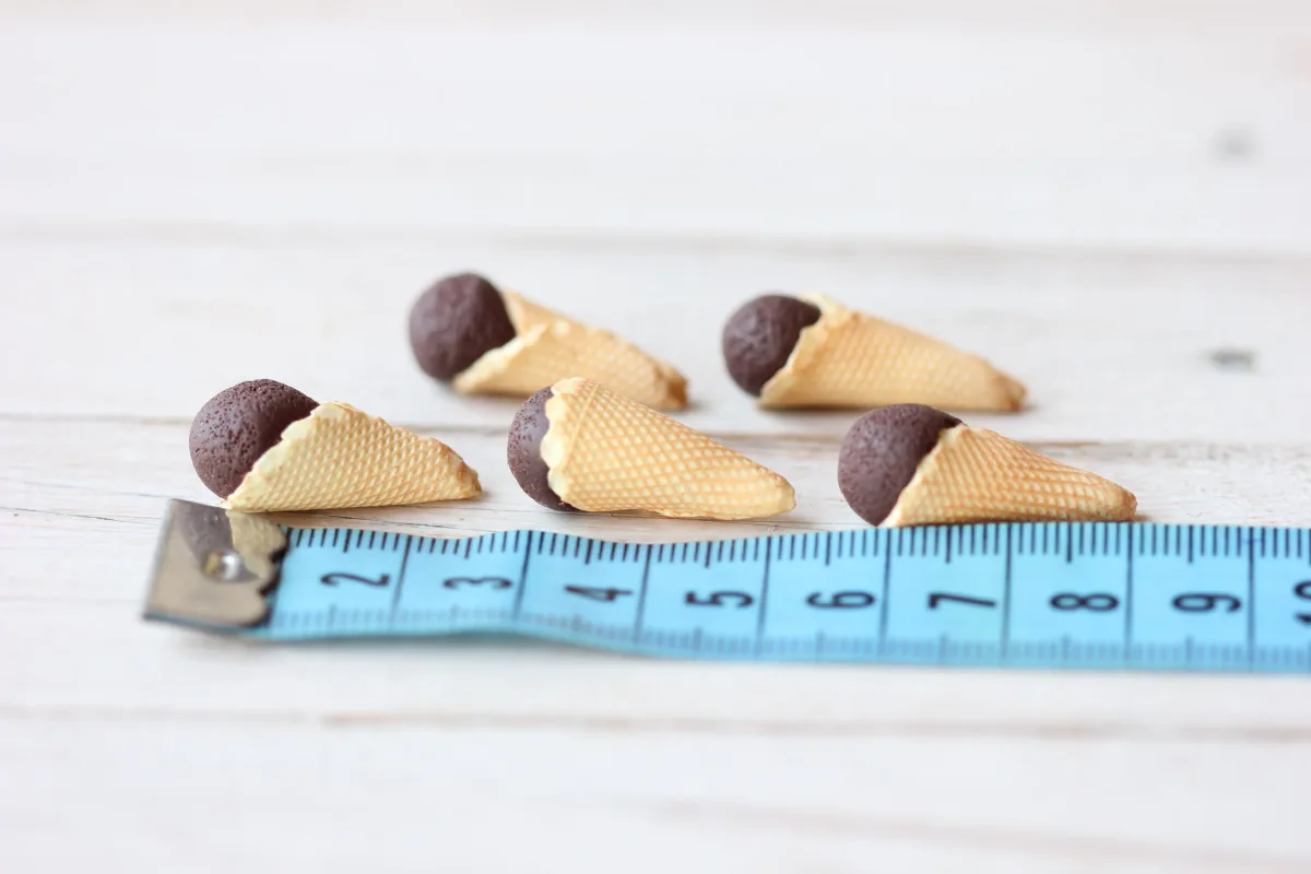 Handcrafted Polymer Clay Miniature Ice Cream Cones Chocolate Raspberries Vanilla Ice Cream Dollhouse Miniature Play Food 1:6 Montessori Toys 5