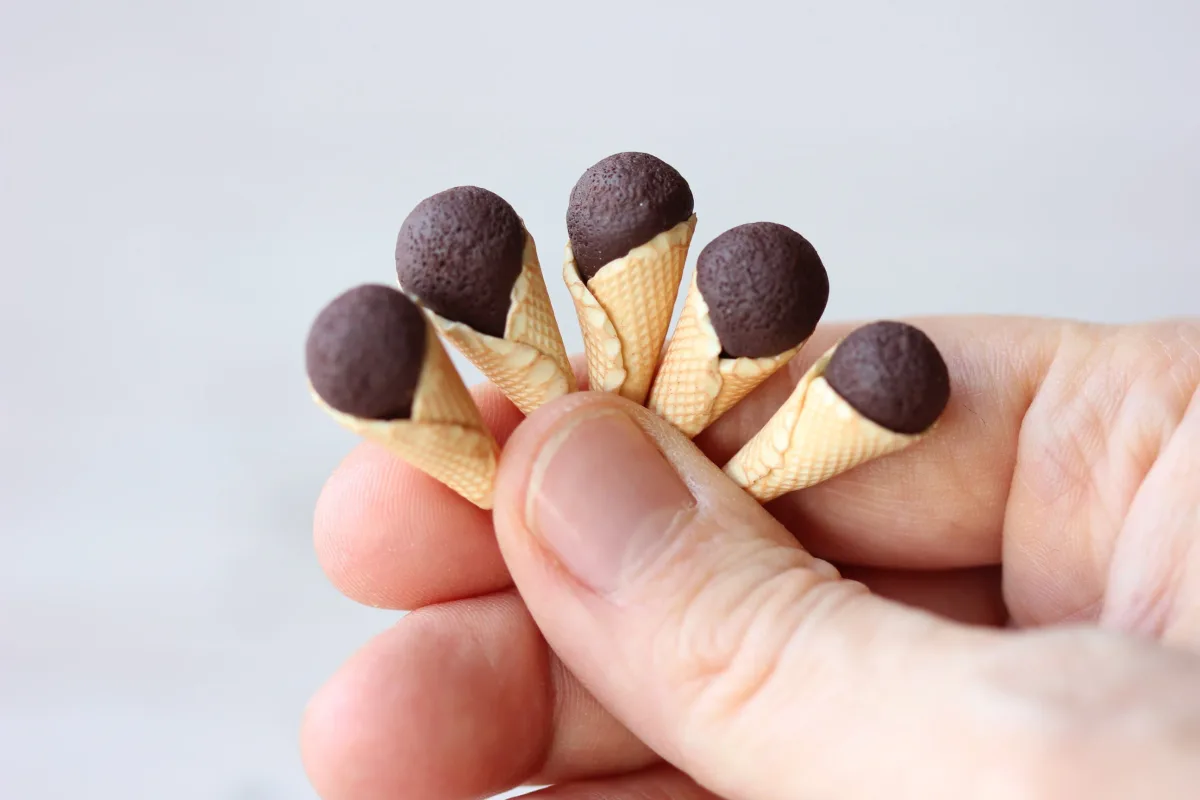 Ice Cream Cones Chocolate Raspberries Vanilla Ice Cream Dollhouse Miniature Play Food 1:6 Barbie Doll Montessori Waldorf Toys Lot of 5