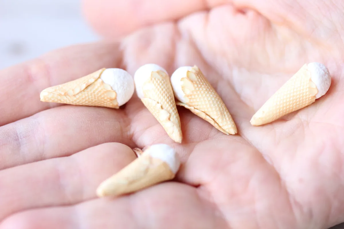 Ice Cream Cones Chocolate Raspberries Vanilla Ice Cream Dollhouse Miniature Play Food 1:6 Barbie Doll Montessori Waldorf Toys Lot of 5 9